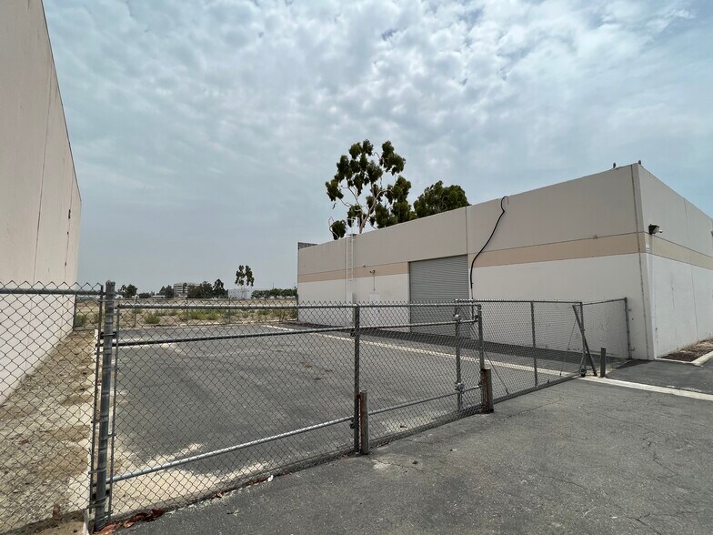 More Photos Of 3111 E Miraloma Ave, Anaheim Warehouse For Lease