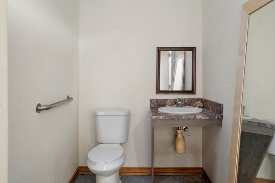 More Photos Of 9926 Denton Ave, Hudson Warehouse For Lease