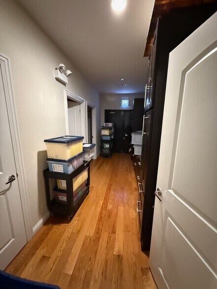 More Photos Of 106 N Aberdeen St, Chicago Office Residential For Sale