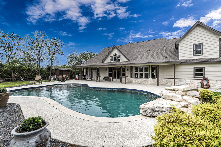 More Photos Of 13845 Boudreaux Rd, Tomball Manufacturing For Sale