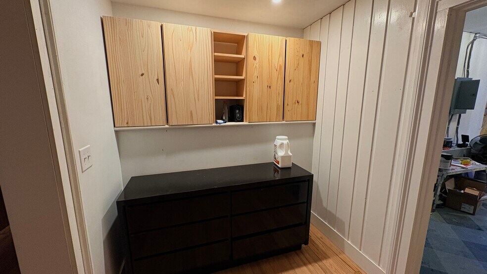 More Photos Of 620 1/2 Warren St, Hudson General Retail For Lease