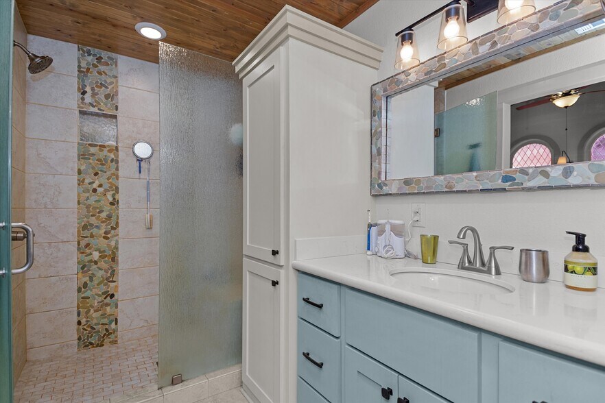 More Photos Of 310 N Mound St, Nacogdoches Flex For Sale