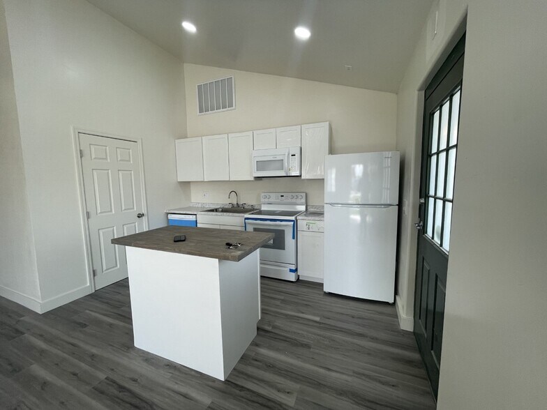 More Photos Of 7162 N 57th Ave, Glendale Apartments For Sale