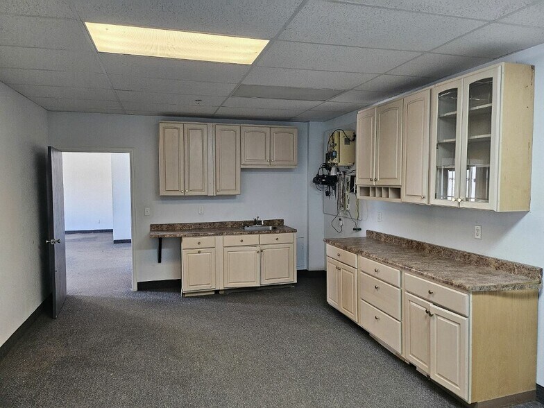 More Photos Of 7927-7939 Red Granite Loop, Colorado Springs Warehouse For Lease