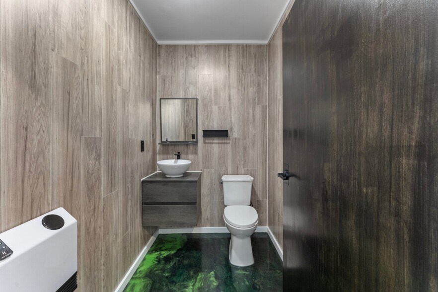 More Photos Of 2988 George Washington Memorial Hwy, Hayes Office For Sale