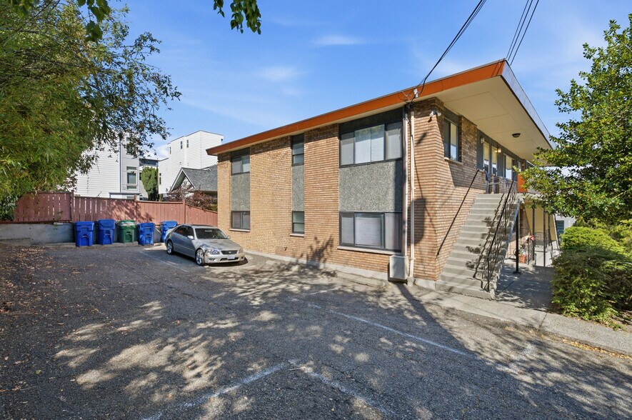 More Photos Of 4301 Whitman Ave N, Seattle Apartments For Sale