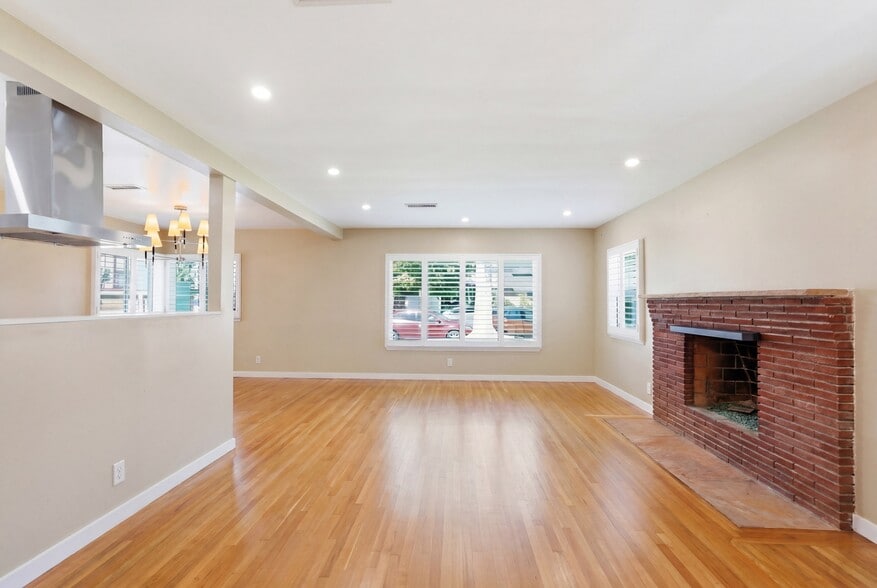 More Photos Of 5236 Bellingham Ave, Valley Village Apartments For Sale