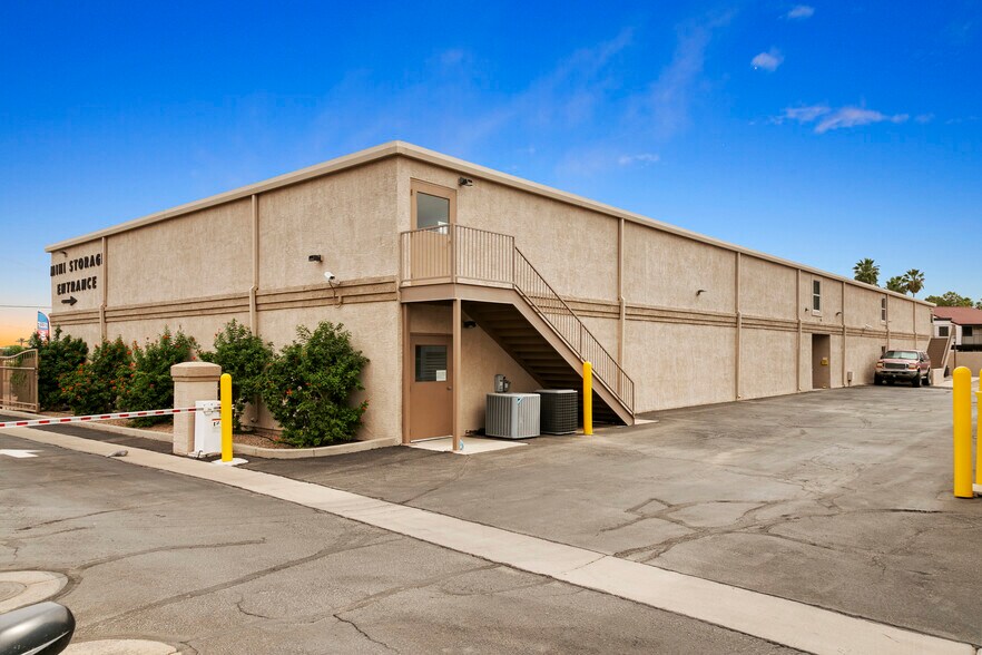 More Photos Of 13551 W Glendale Ave, Glendale Self Storage For Sale