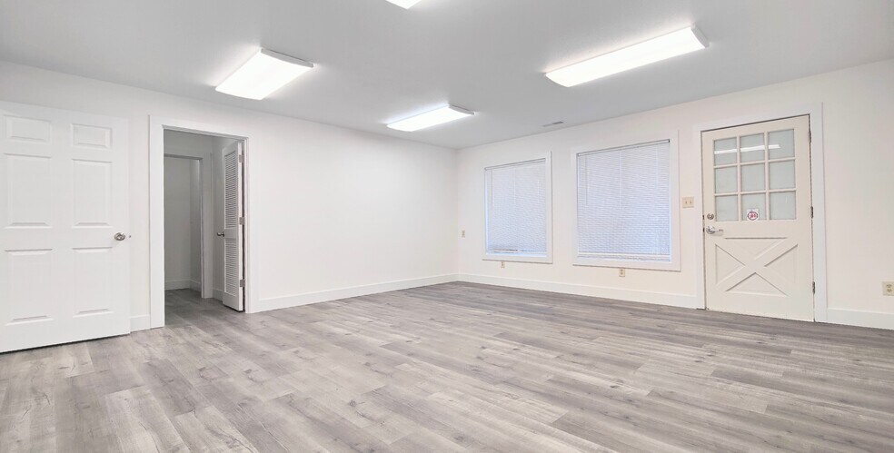 More Photos Of 12208-12222 SE Market St, Portland Office For Lease