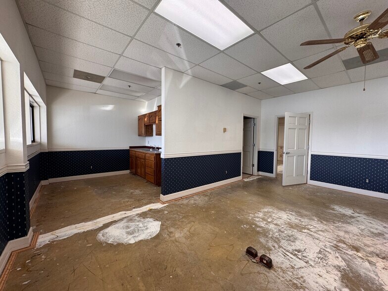 More Photos Of 4300-4356 Caterpillar Rd, Redding Manufacturing For Sale