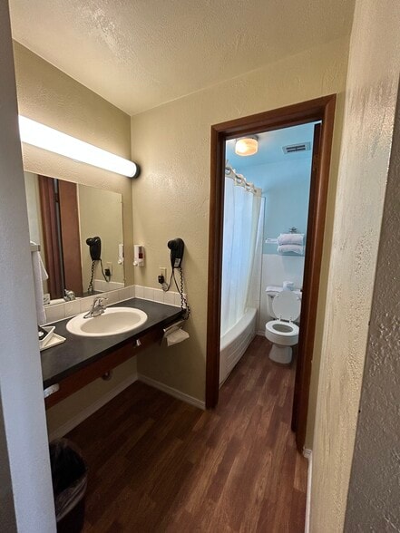 More Photos Of 1593 US 101 Hwy, Reedsport Hotel For Sale