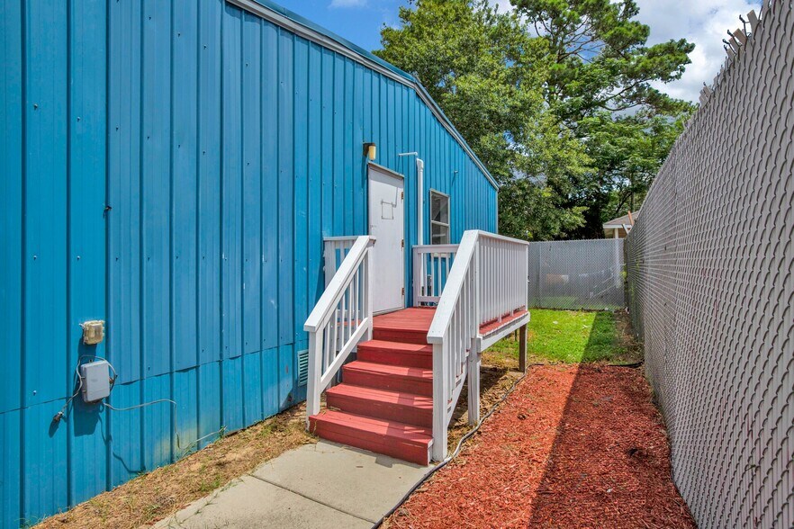 More Photos Of 2407 W 5th St, Lumberton Office For Sale