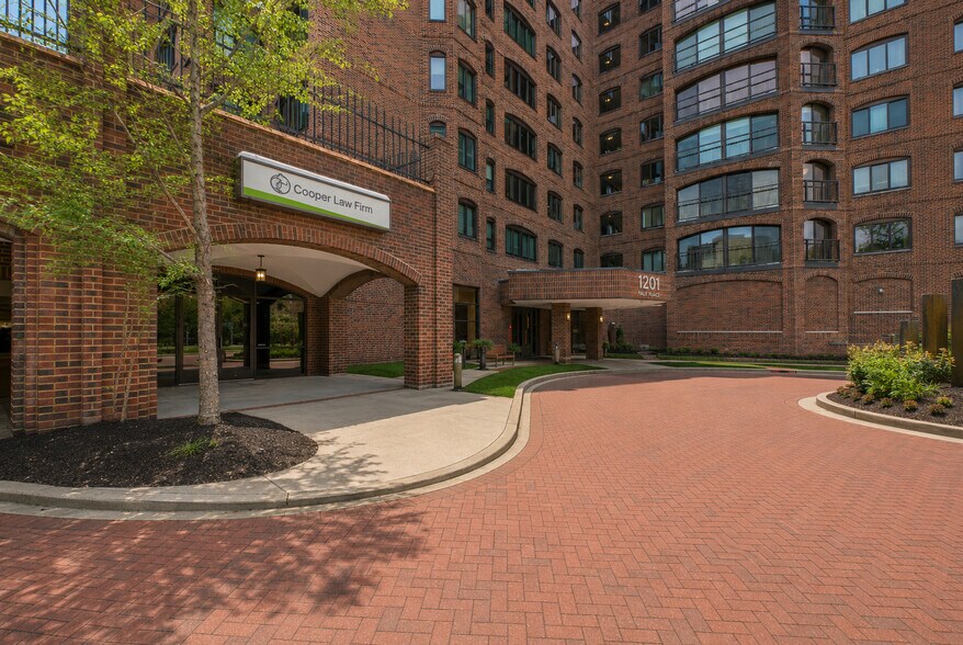More Photos Of 1201 Yale Pl, Minneapolis Apartments For Sale