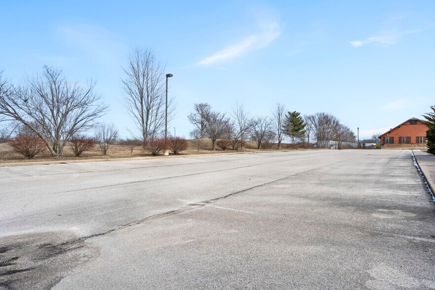 More Photos Of 4136 South Scenic, Springfield Office For Sale