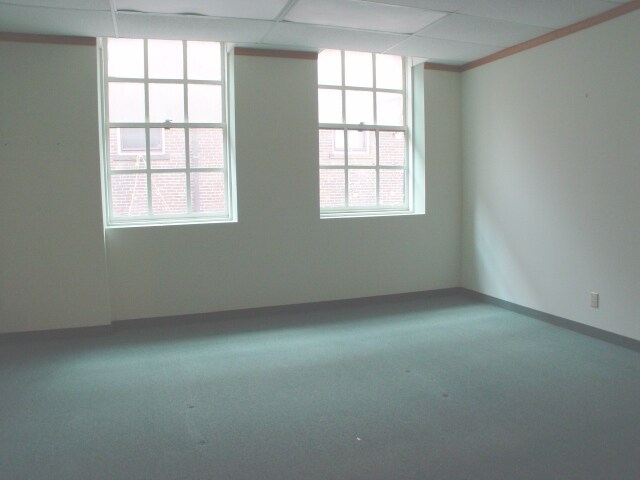 More Photos Of 392 Acushnet Ave, New Bedford Office For Sale