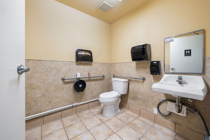 More Photos Of 1461-1475 Creston Rd, Paso Robles Unknown For Lease