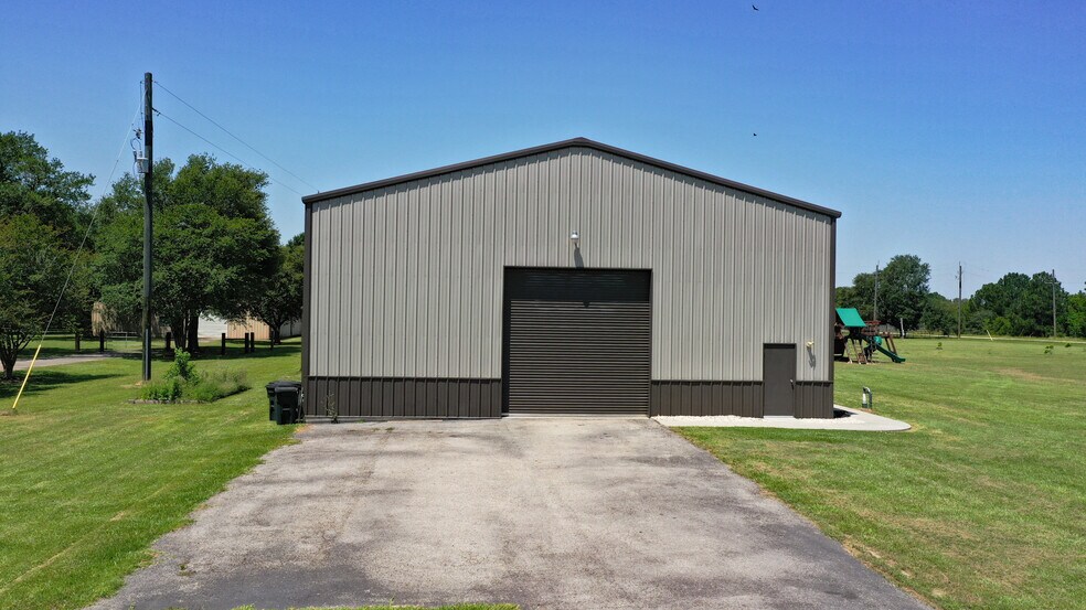 More Photos Of 10711 Hidden Lake Ln, Richmond Distribution For Sale