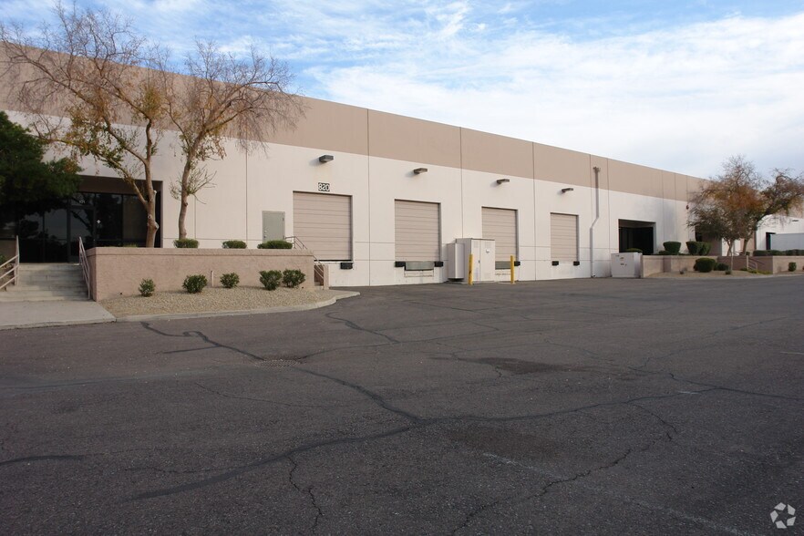 More Photos Of 808-820 W Geneva Dr, Tempe Warehouse For Lease