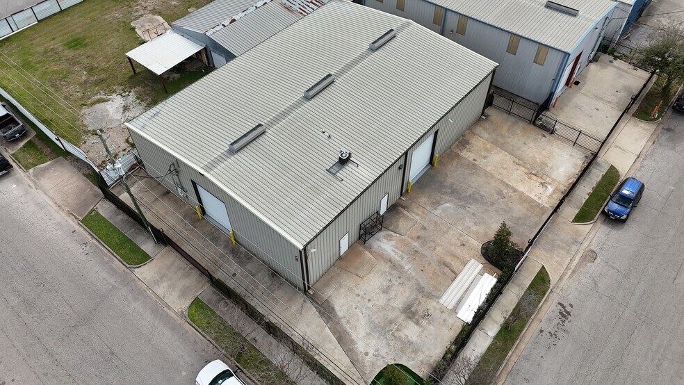 More Photos Of 5603 Northdale St, Houston Warehouse For Lease
