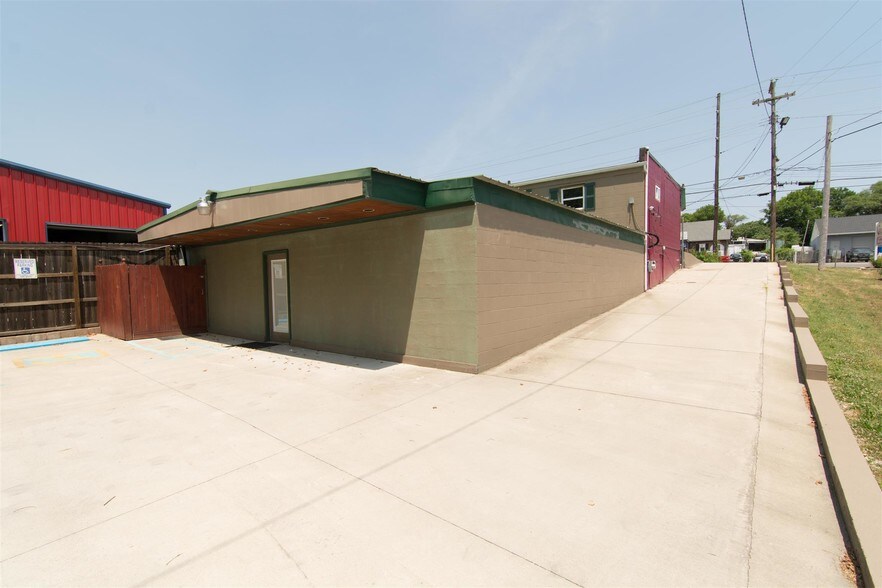 More Photos Of 600 E Old Hickory Blvd, Madison Freestanding For Sale