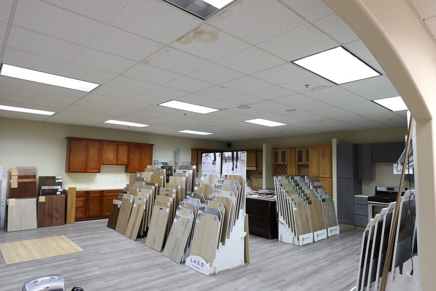 More Photos Of 960-978 Rincon Cir, San Jose Light Manufacturing For Sale