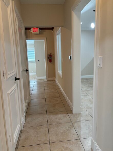 More Photos Of 100 SE 20th St, Fort Lauderdale Office Residential For Sale