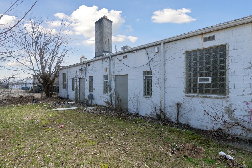 More Photos Of 13030 Puritan St, Detroit Office For Sale