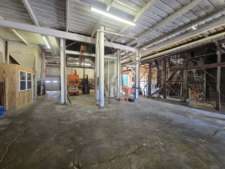 More Photos Of 10199 S Wayne Rd, Warren Showroom For Sale