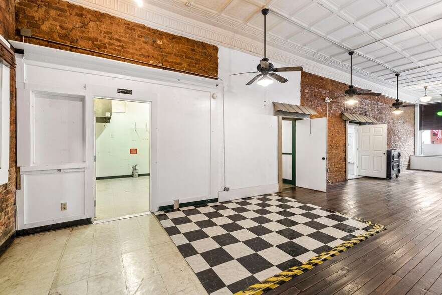 More Photos Of 107 E Main St, Jonesborough Storefront For Sale