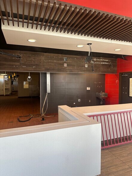 More Photos Of 1017 W Main St, Peoria Freestanding For Sale