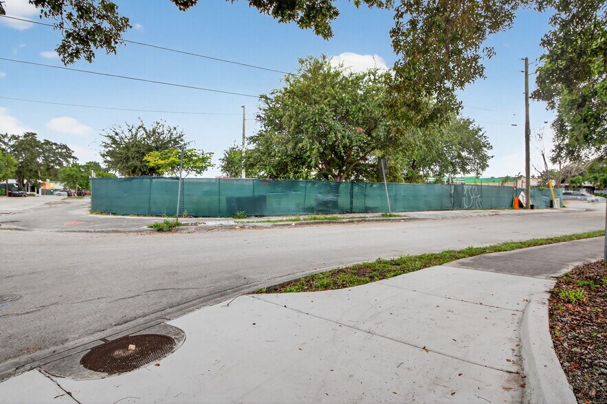 More Photos Of 5434 NE Miami Ct, Miami Land For Sale