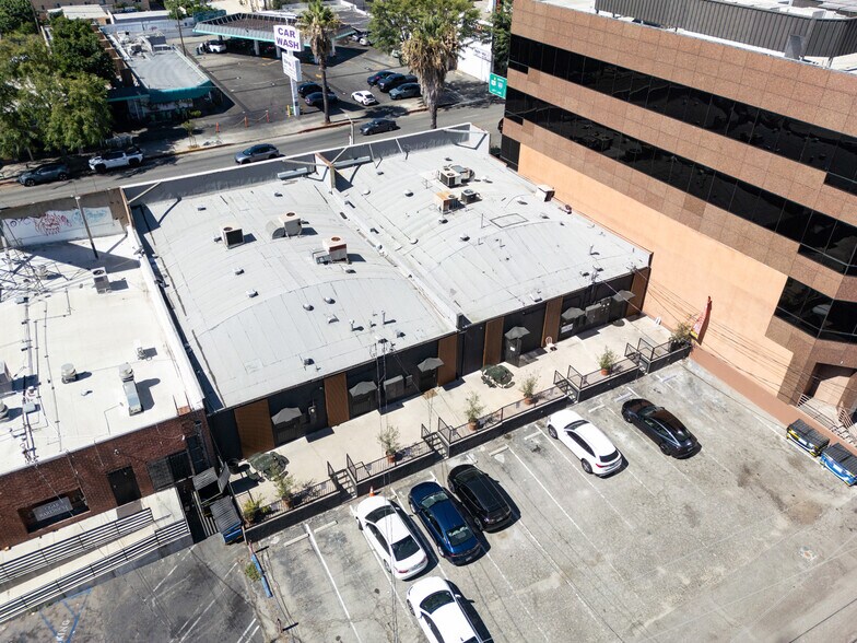 More Photos Of 15143-15153 Ventura Blvd, Sherman Oaks Storefront For Sale