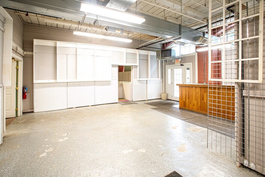 More Photos Of 15 Shaw St, Fall River Manufacturing For Lease