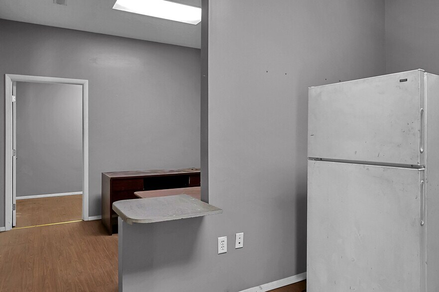 More Photos Of 10640 Lancaster Rd, Hebron Unknown For Lease