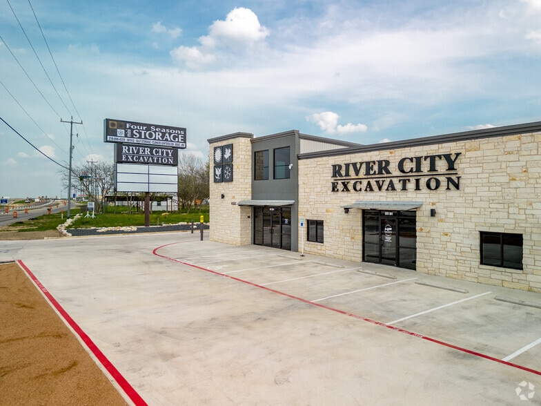 More Photos Of 14322 IH 10 E, Converse Self Storage For Lease