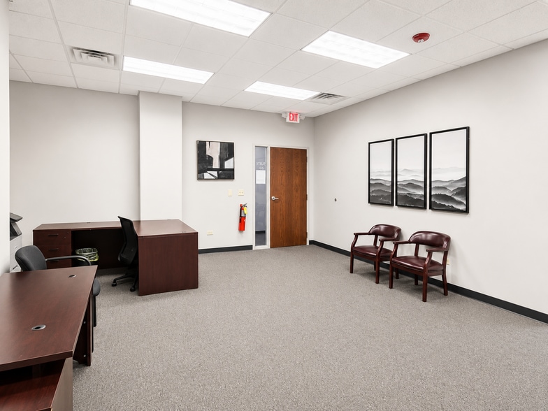 More Photos Of 7820 Graphics Dr, Tinley Park Office For Lease
