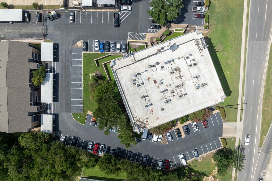 More Photos Of 2211 IH-35 S, Austin Office For Lease