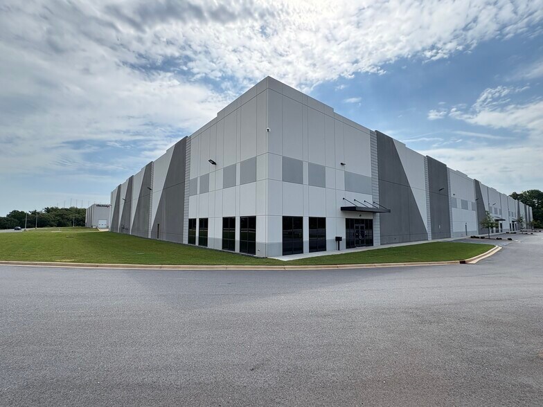 More Photos Of 335 Tanner Price Way, Greenville Warehouse For Lease