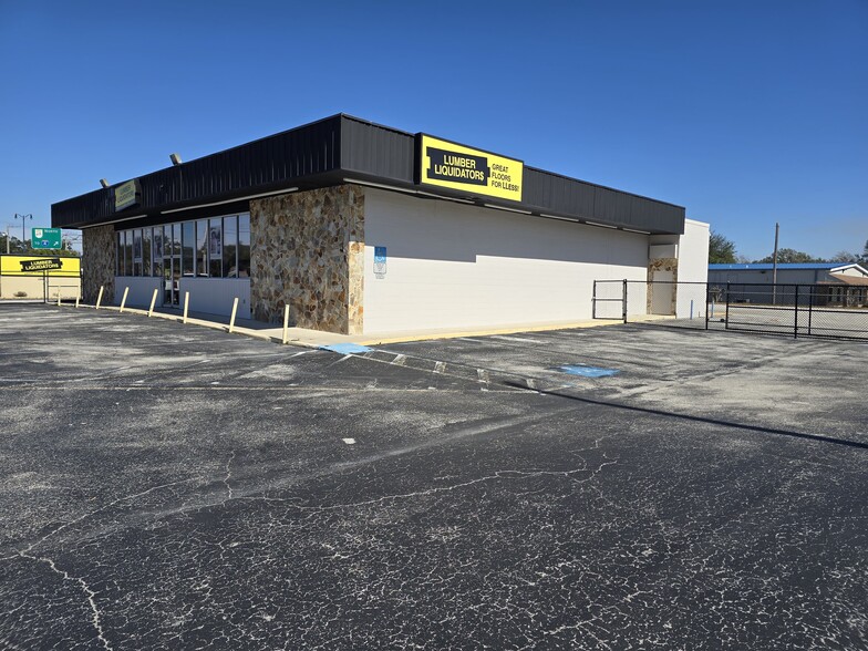 Primary Photo Of 2885 S Orlando Dr, Sanford Freestanding For Lease