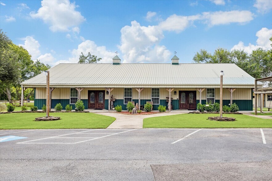 More Photos Of 18232 County Road 127, Pearland Lodge Meeting Hall For Sale