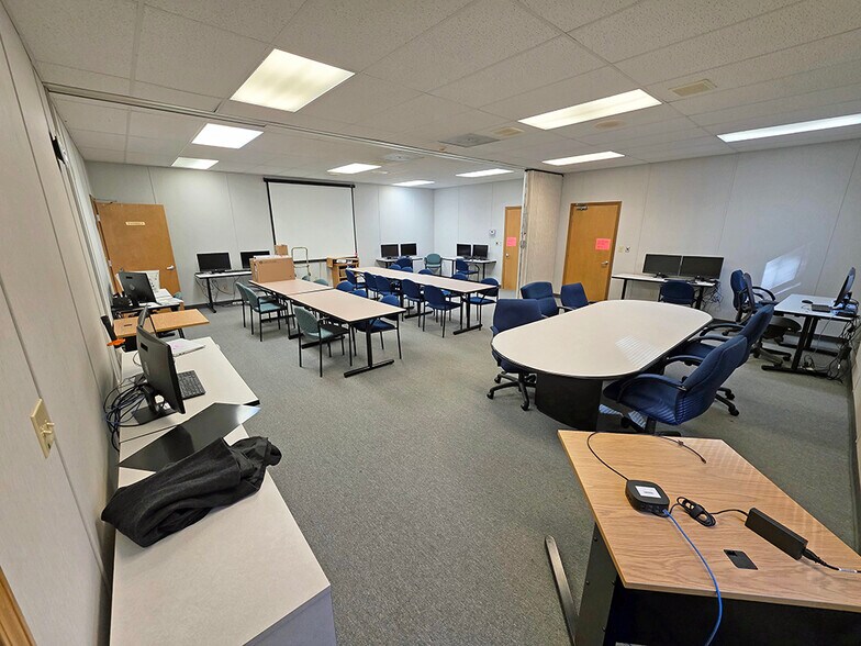More Photos Of 100 Prushnok Dr, Punxsutawney Office For Sale
