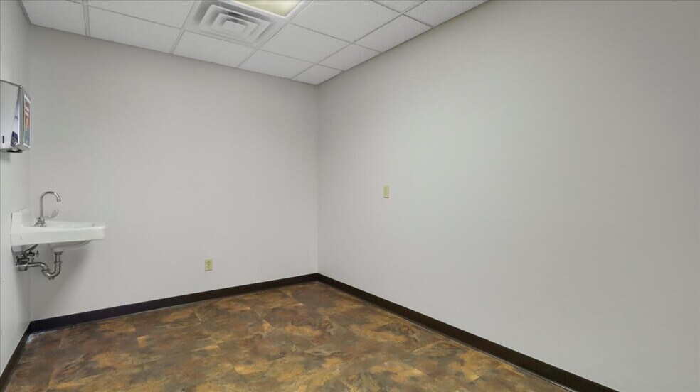 More Photos Of 1115 Alaska Ave, West Plains Hospital For Sale