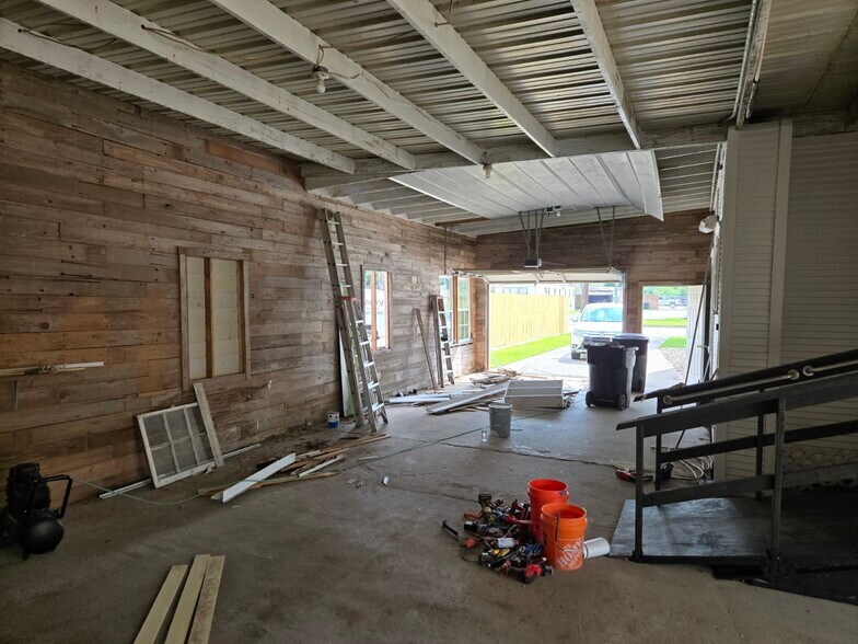 More Photos Of 1523 Avenue C, Katy Flex For Lease