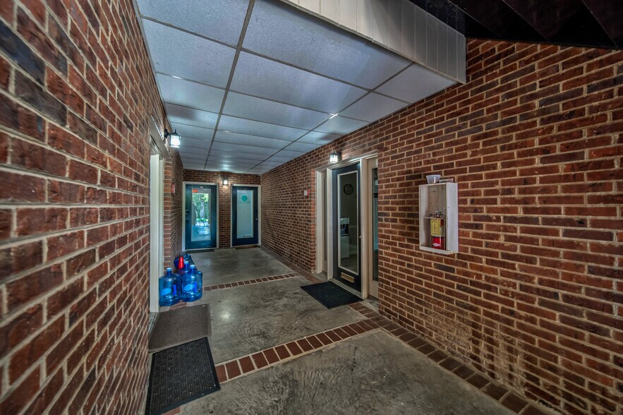 More Photos Of 425 E Crossville Rd, Roswell Office For Sale