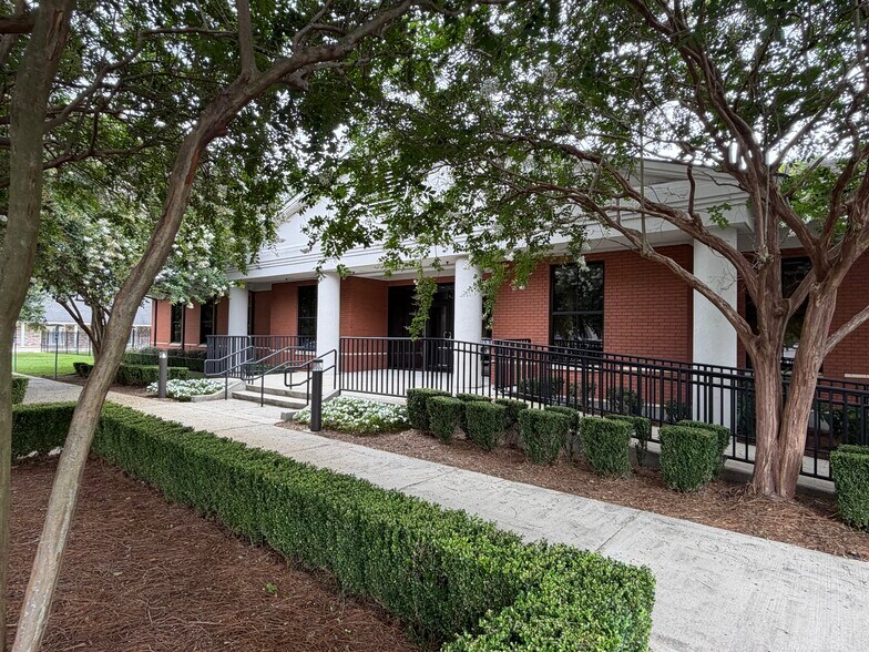 Primary Photo Of 4757 Oneal Ln, Baton Rouge Office For Sale