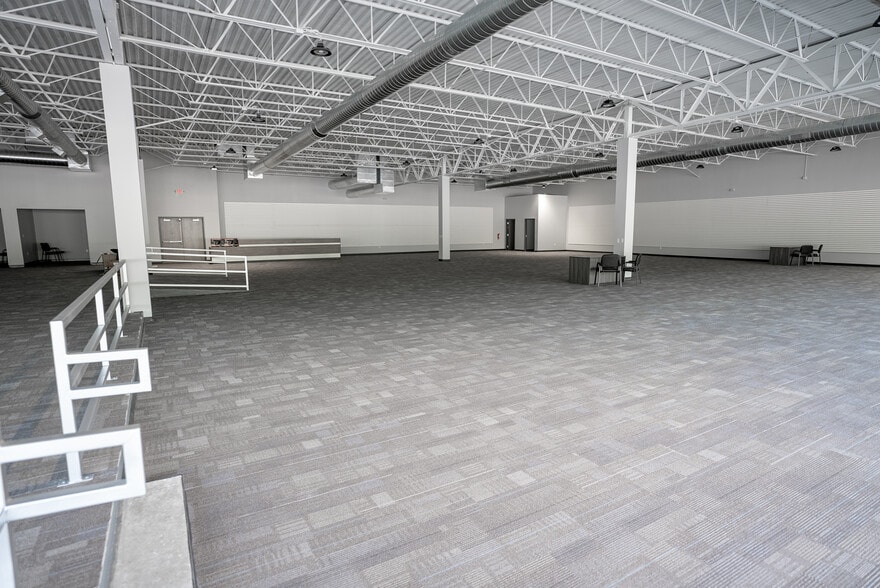 More Photos Of 6798-6816 Big Beaver Blvd, Beaver Falls Light Manufacturing For Lease