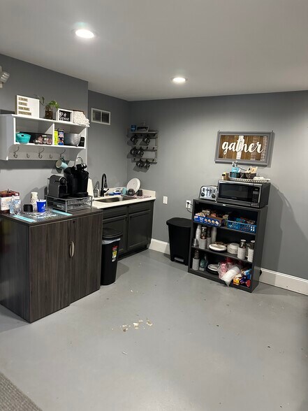 More Photos Of 206 N Church St, Lexington Freestanding For Lease