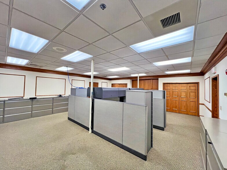 More Photos Of 2143 S State Route 157, Edwardsville Bank For Sale