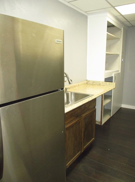 More Photos Of 1018 W Main St, Arlington Office For Lease