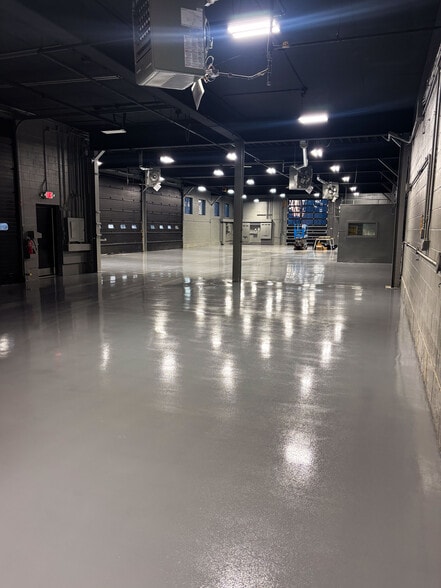 More Photos Of 85 Pierson Ln, Windsor Manufacturing For Lease